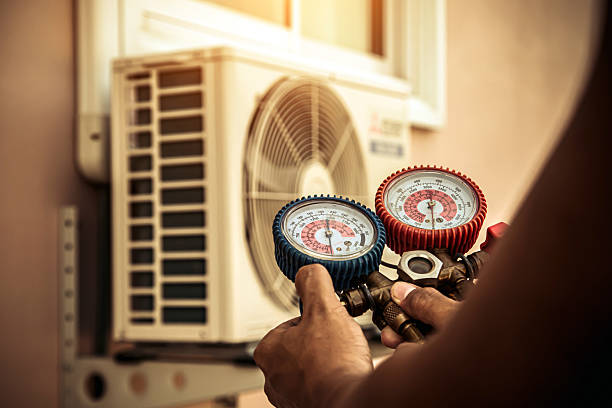 Professional Ac Installation technician working in North Miami Beach, FL